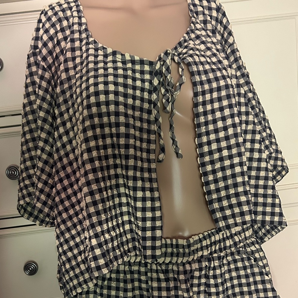 Checkered Tie-Front Women's Set - Picture 2 of 4